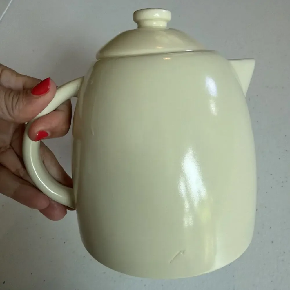 2011 Starbucks Coffee Beige Teapot 25 oz Microwave Dishwasher Excellent Gift
